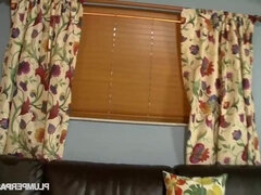 Sucer une bite, Brunette brune, Plantureuse, Branlette thaïlandaise, Hard, Mère que j'aimerais baiser, Seins naturels, Adolescente