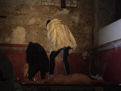 Leie, Grosse titten, Paar, Weibliche domination, Deutsch, Absätze, Pissen, Toilette