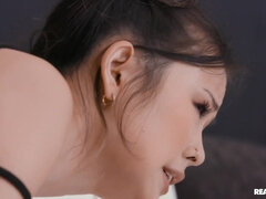 Asiatisch, Blasen, Fesselspiele, Spermaladung, Hardcore, Muschi, Jungendliche (18+)