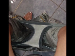 Amatoriale, Piede fetish, Jeans, Mamma che vorrei scoparmi, Pisciando, Solo, Toilette