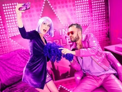 Stor kuk, Stora tuttar, Avsugning, Doggystyle, Fitta, Kort hår, Mager, Tonåring