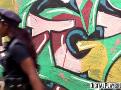 Afrikanisch, Arsch, Interrassisch, Lecken, Polizei, Muschi, Schreiend, Uniform