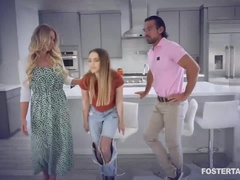 Blondynka, Rodzina, Mamuśka, Mama, Cipka, Nastolatki, Trójkąt, Pociąg