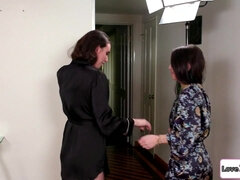 큰 가슴, 레즈비언, 수음, 조그마한, 빨간 머리, 면도된, 청소년, 젖가슴