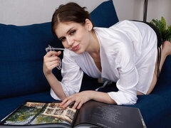 18 jaar, Enthousiasteling, Grote kont, Bruinharig, Vingeren, Masturbatie, Alleen, Strippen