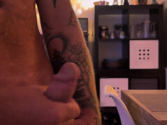 Enthousiasteling, Grote lul, Fetisj, Frans, Harig, Masturbatie, Alleen, Tatoeage