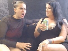 Πίσω στα παρασκήνια, Ζευγάρι, Σπιτικό, Κάπνισμα