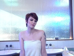 Bakom scenen, Stora tuttar, Brunett, Lesbisk, Naturliga tuttar