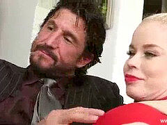 Enthousiasteling, Pijpbeurt, Bedriegen, Man die toekijkt, Sperma shot, Sperma in gezicht, Groep, Huisvrouw