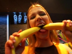 Blond, Pijpbeurt, Aangekleed, Dansen, Orgie, Feest, Kut duiken, Roodharige vrouw