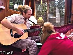 Velik kurac, Velike joške, Blondinka, Šeškanje, Joške