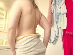 Doggy fuck my MILF in the shower and wash hair afterwards