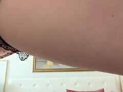 Gesztenyebarna, Természetes mellek, Filigrán alkatú, Nézőpont, Nuni, Egyedül, Tanár nő