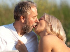 69, Blonde, Sucer une bite, Branlette thaïlandaise, Masturbation, De plein air, Adolescente, Nénés