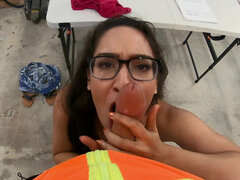 Kukk suging, Brunette, Bil, Hd, Slikking, Naturlige bryster, Fitte, Barbert