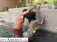 Американки, Черные, Минет, Хд, Натуральные сиськи, На публике, Тату, Сиськи