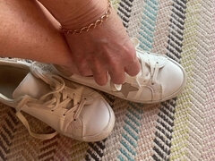 Amateur, Britannique, Femme couguar, Fétiche des pieds, Mature, Mère que j'aimerais baiser, Chaussettes, Solo