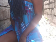 Veľký zadok, Vysokoškoláčka, Péro, Žena, Vonku, Pissing, Realita, Sólo