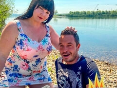 Stor svart kvinne, Stor rumpe, Stor kukk, Store pupper, Brunette, Lubben, Bakfra, Utendørs