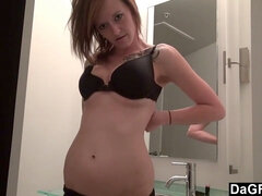 Amatoriale, Bagno, Masturbazione, Rossa, Solo, Tatuaggi, Ragazza