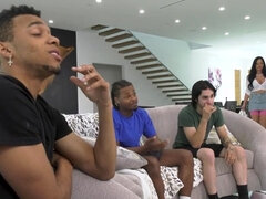 Bundão, Peitos grandes, Negroa, Boquete, Jato de porra, Facial, Interracial, Sexo grupal a três