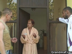 Μεγάλος πούτσος, Τσέχα, Γιαγιά, Διαφυλετικό, Ώριμη, Μουνί, Ξυρισμένη, Τρίο