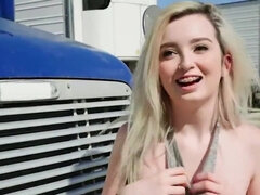 18 ans, Blonde, Sucer une bite, Mamelons, De plein air, Pov, Public, Nénés