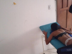 18 ans, Couple, Doigter, Fille latino, Massage, Jarretelles, Adolescente, Nénés