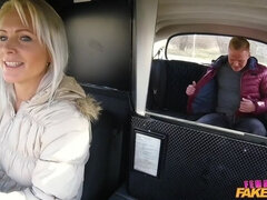 Gros seins, Sucer une bite, Voiture, Tir de sperme, Faciale, Femelle, De plein air, Chatte