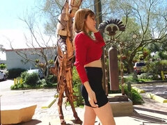 Dansant, Massage, Masturbation, Orgasme, Public, Solo, Jouets, Sous la jupe