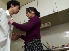 Asiatique, Gros seins, Plantureuse, Femme couguar, Japonaise, Mature, Mère que j'aimerais baiser, Maman