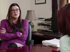 Μεγάλα βυζιά, Μελαχροινή, Κολλέγιο, Λεσβία, Μουνί, Πραγματικότητα, Τατουάζ, Βυζιά