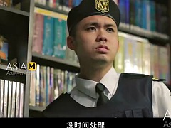 Asiatisk, Vacker, Avsugning, Klädd kvinna naken man, Hardcore, Kysser, Polis, Tuttar