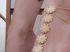 18 ans, Amateur, Fétiche, Fétiche des pieds, Maigrichonne, Solo, Tatouage, Adolescente