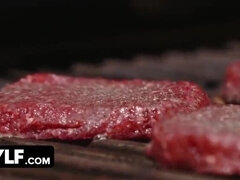 Hatalmas hátsó, Tekintélyes didik, Cumizás, Gesztenyebarna, Kugár, Kutya póz, Nyalás, Érett feleség