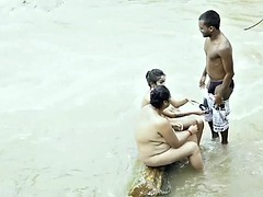 Dono bhen ko talab le jakar choda