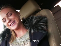 Blondýna, Auto, Venku, Vyholené, Punčochy, Teenka