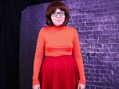 Velma Convinces Shaggy to Be Brave