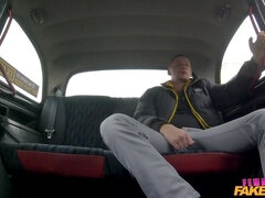 Velike joške, Fafanje, Avto, Ženska, Prstni, Lizanje, Zunaj, Muco