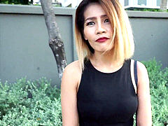 Asiatisch, Grosser schwanz, Blasen, Aufs gesicht abspritzen, Milf, Thai