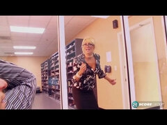 Grote mammen, Blond, Pijpbeurt, Sperma shot, Hd, Moeder die ik wil neuken, Kantoor
