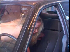 Stor kuk, Stora tuttar, Blondin, Avsugning, Bil, Milf, Kjol, Vintage