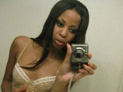 Cul, Brunette brune, Doigter, Seins naturels, Solo, Dénudage, Adolescente, Nénés