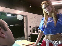 Liten och nätt, Tonåring, Tuttar