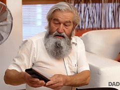 18 jahre, Leie, Blasen, Papi, Hd, Reif, Reife frau in den arsch, Flotter dreier
