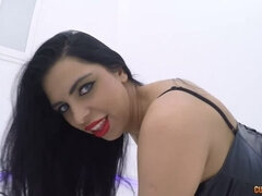 Grosser arsch, Blasen, Hundestellung, Fingern, Hardcore, Absätze, Küssen, Titten