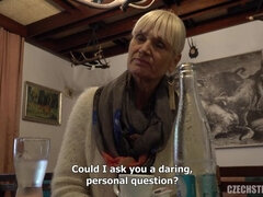 Szőke, Cseh, Kőkemény, Érett koros, Lóvé, Természetes mellek, Nyilvános