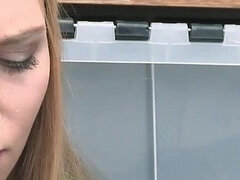 18 jaar, Pijpbeurt, Sperma shot, Sperma in gezicht, Kantoor, Straf, Tiener