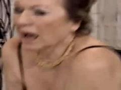 Store pupper, Kukk suging, Bestemor, Moden, Milf, Trekant, Pupper