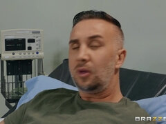 Tussi, Grosser schwanz, Blondine, Vollbusig, Hardcore, Krankenschwester, Realität, Titten